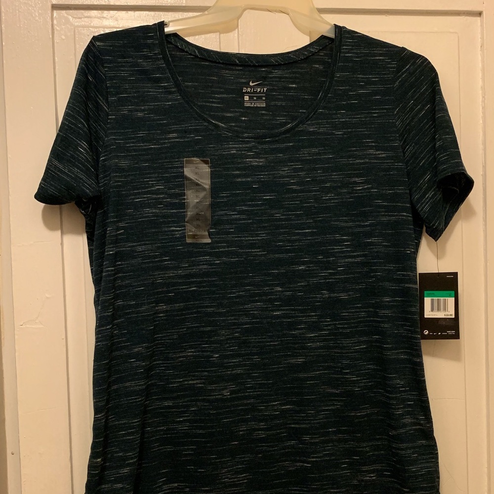 New with Tags Nike XL Marled Green Legend Tee